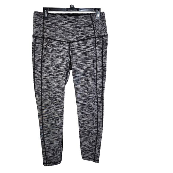 Victoria's Secret Sport Womens Leggings Large Short Pockets Knockout Gray Black - Picture 1 of 8